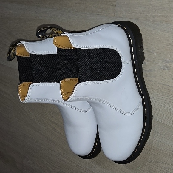 Dr. Martens - Picture 2 of 4